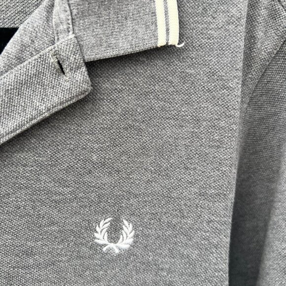 Fred Perry Polo Shirt Men M Gray Slim Fit Tennis Casual Very good condition - Picture 3 of 5